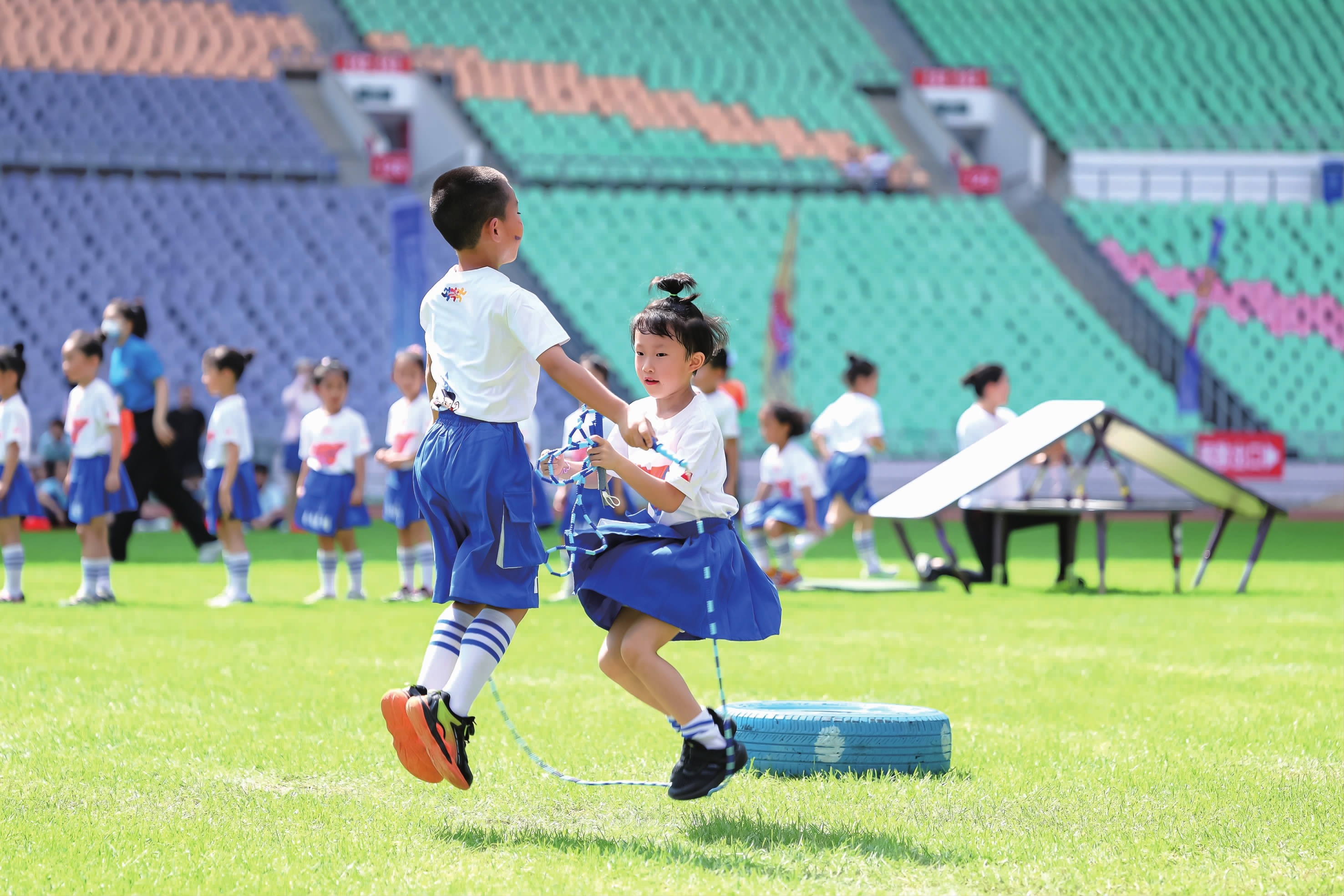 申花VS国安：强强对话势均力敌，两大名帅斗法，鹿死谁手充满悬念