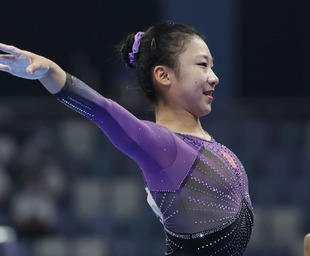 西班牙国家队相关人员也在考察他的表现并进行分析。@FabrizioRomano 来源：Madrid Zone🚨 最新动态：皇家马德里正在密切关注科莫队的哈科沃·拉蒙。